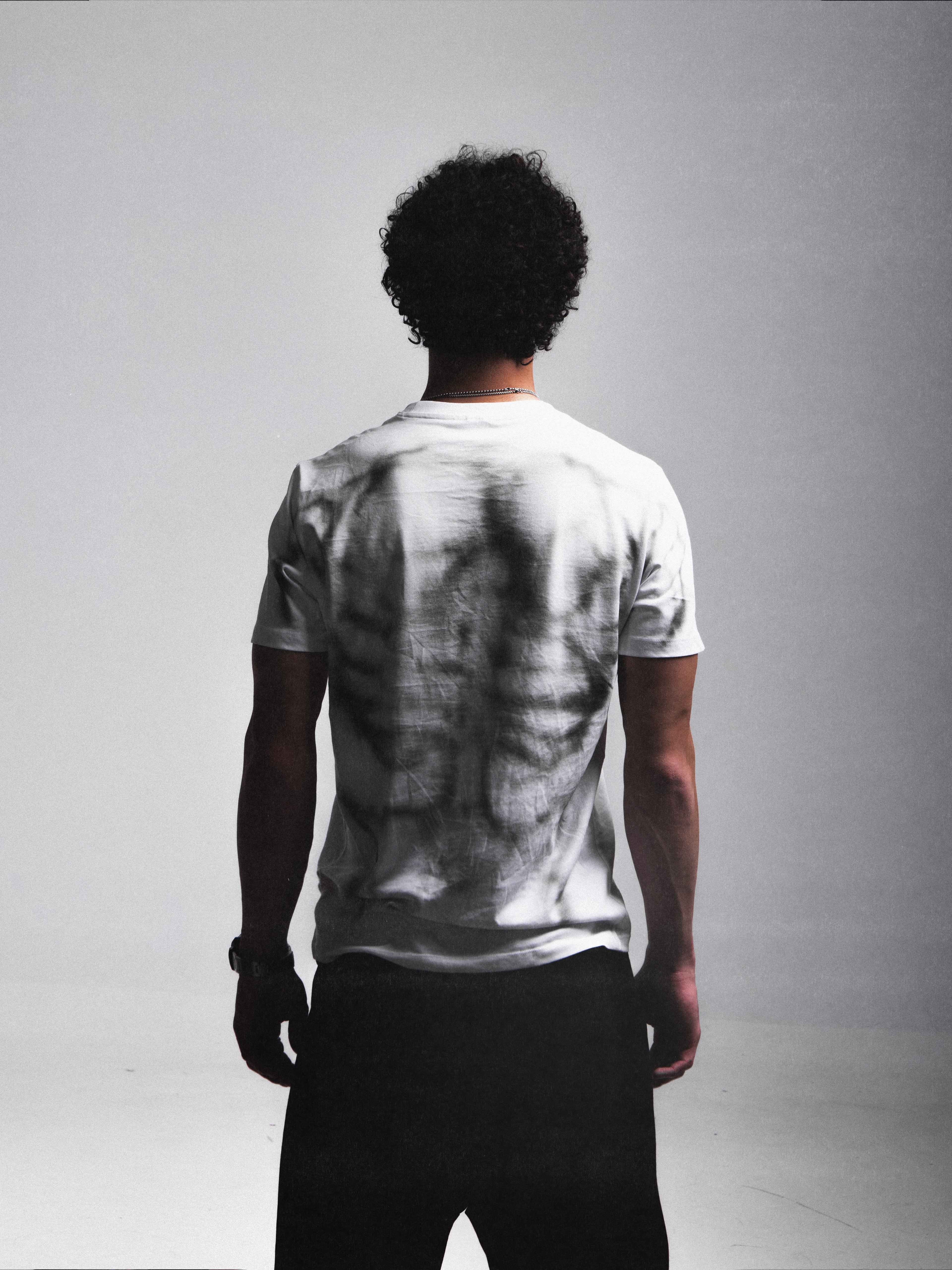 WHITE SKULL TEE