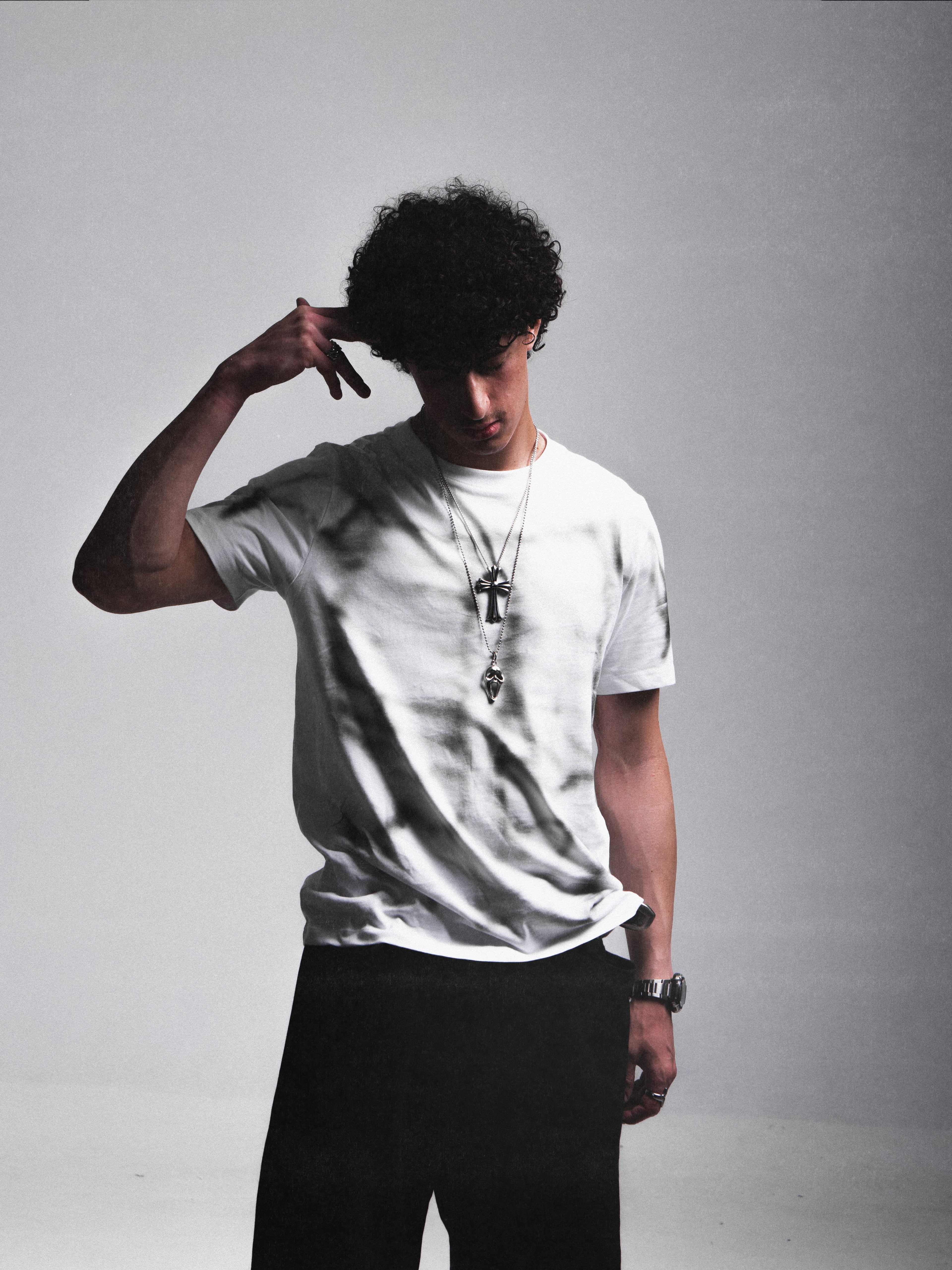 WHITE SKULL TEE